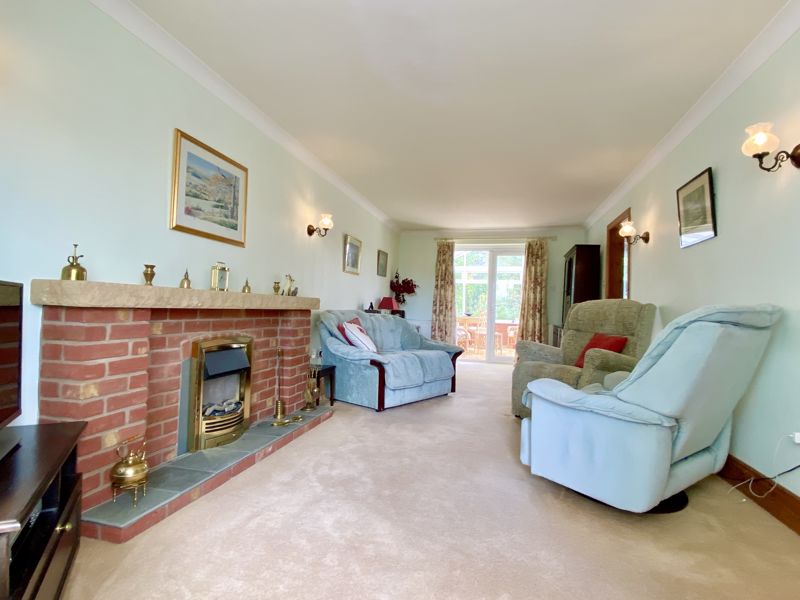Lounge/Diner- click for photo gallery